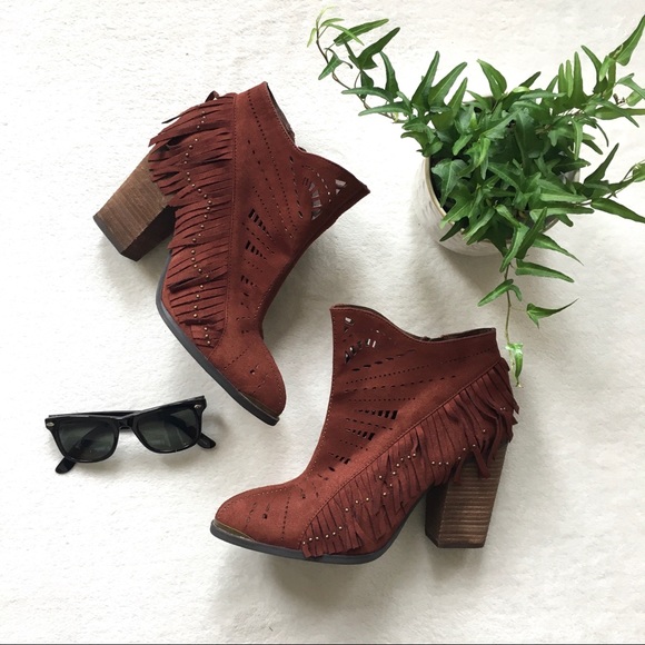 Not Rated Shoes - Cut out fringe heeled boot